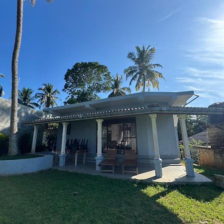 Pemuyan Mirissa70 Bed & Breakfast Exterior photo